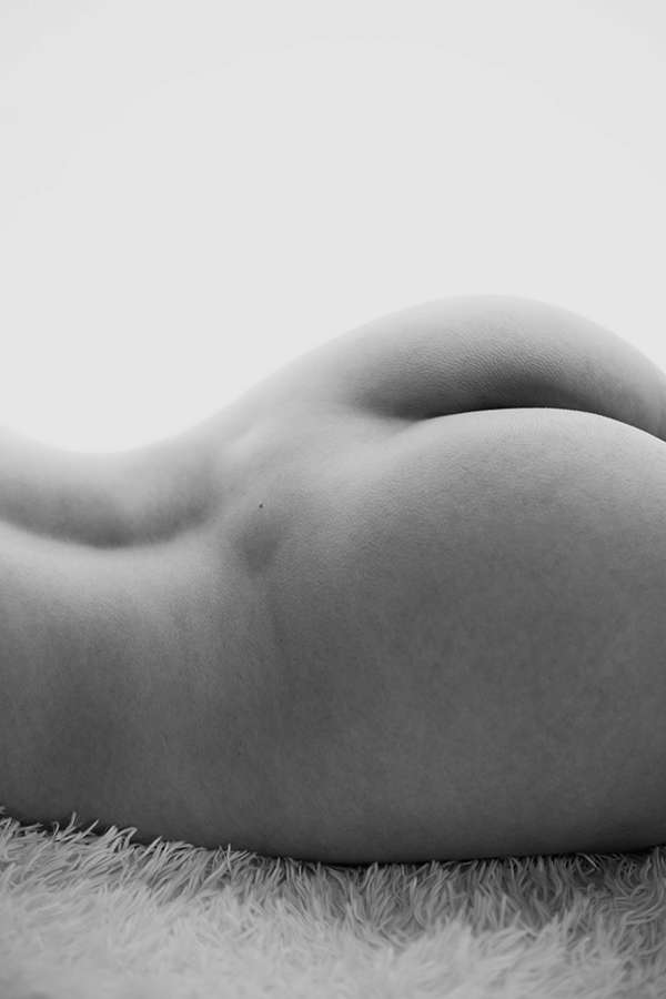 Sinnliches schwarz-weiss Boudoir Shooting